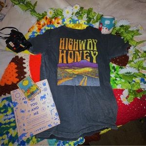 “Highway Honey” Earthbound shirt ☮️🧡 size: large